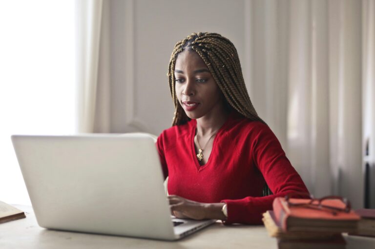 How Black Women Entrepreneurs Are Dominating E-commerce: The Rise of Digital Queens